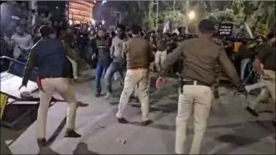 पटना: बीपीएससी अभ्यर्थियों के प्रदर्शन पर पुलिस ने किया लाठीचार्ज