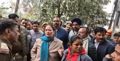 लखनऊ: अवैध ठेला संचालन पर बवाल, नगर निगम कर्मचारियों और बांग्लादेशी नागरिकों में मारपीट