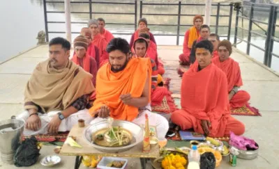 बलिया: शनि प्रदोष पर गंगा किनारे शिव आराधना, महर्षि भृगु वैदिक गुरुकुलम् की अनूठी पहल