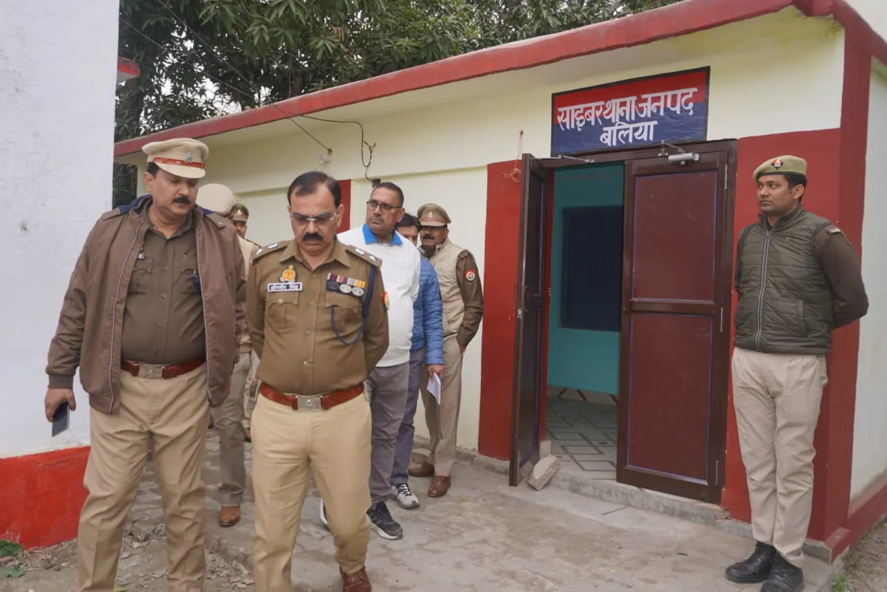 पुलिस अधीक्षक बलिया ने पुलिस कार्यालय की शाखाओं का औचक निरीक्षण कर दिए निर्देश