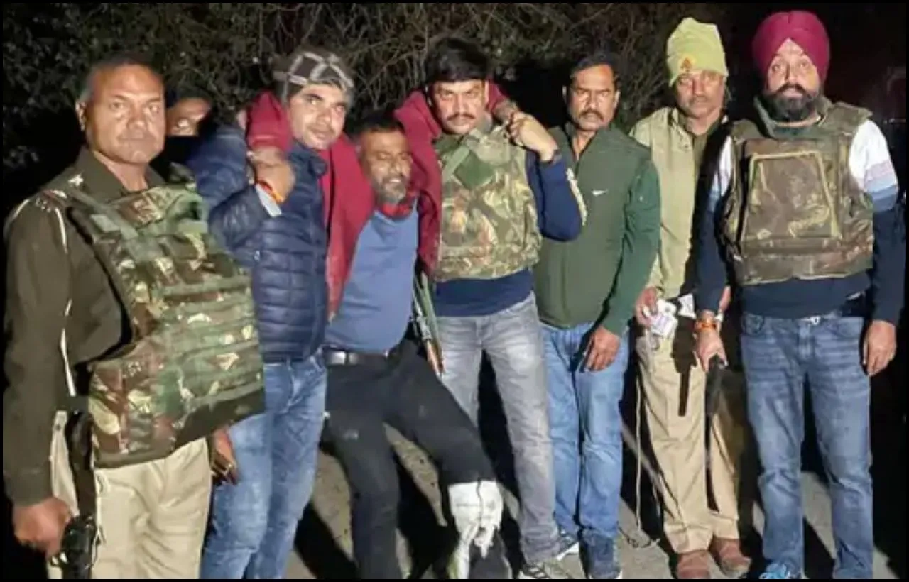 Jhansi News: झांसी पुलिस की बड़ी कार्रवाई, अंतरराज्यीय ट्रैक्टर चोरी गिरोह का भंडाफोड़, दो ट्रैक्टर बरामद