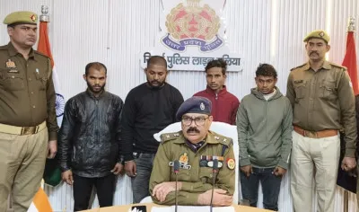 Ballia News: रेलवे क्रॉसिंग पर पुलिस को बड़ी सफलता, मोबाइल चोरी की वारदात का खुलासा, 5 गिरफ्तार