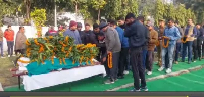 Shamli News: शहीद इंस्पेक्टर सुनील कुमार को नम आंखों से अंतिम विदाई, बेटे की पुकार ने भावुक किया हर किसी को