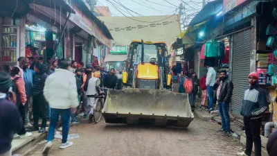 बहराइच: बुलडोजर से हटाया गया अतिक्रमण, SDM और CO की मौजूदगी में कार्रवाई