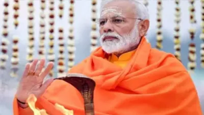 Prayagraj News: PM मोदी ने त्रिवेणी संगम में लगाई आस्था की डुबकी, मंत्रोच्चार के बीच किया स्नान-ध्यान