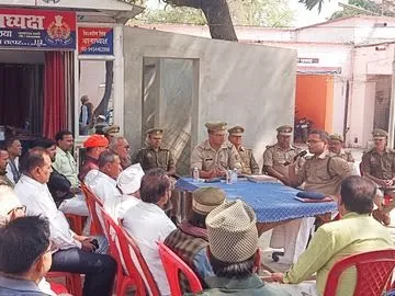 Ballia News: हल्दी थाने में शांति समिति की बैठक, होली और रमजान को लेकर प्रशासन सख्त