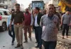 Ballia News: अतिक्रमण के खिलाफ प्रशासन की सख्ती, बुलडोजर के साथ सड़क पर उतरे अफसर