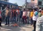 Shahjahanpur News: अभाविप ने विद्यालय की अनियमितताओं पर किया प्रदर्शन, प्रबंधक का पुतला फूंका