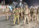 Ballia News: अलर्ट मोड में बलिया पुलिस, एसपी के नेतृत्व में पैदल गश्त, दिया अमन का संदेश