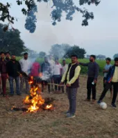 Ballia News: युवा तुर्क चंद्रशेखर पर टिप्पणी से बलिया में आक्रोश, खड़गे का पुतला फूंका