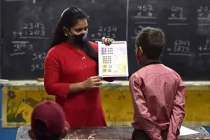 क्षमता से अधिक कार्यबल वाले जिलों में बेसिक शिक्षकों के स्थानांतरण की अनुमति नहीं-हाईकोर्ट