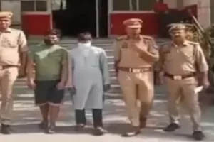 नोएडा में थूक लगाकर बेचते थे जूस, पुलिस ने दो को किया अरेस्ट 