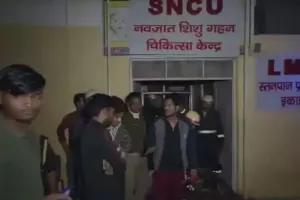 यूपी:  झांसी मेडिकल कॉलेज के बच्चा वार्ड में लगी भीषण आग, 10 बच्चों की मौत की खबर; CM योगी ने लिया संज्ञान