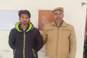 जौनपुर में दुष्कर्म का आरोपी गिरफ्तार: शादी का झांसा देकर बनाए शारीरिक संबंध, मुखबिर की सूचना पर पुलिस ने पकड़ा