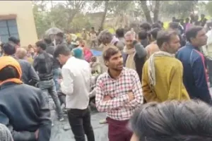 शाहजहांपुर: कोटा प्रस्ताव के दौरान बवाल, दो पक्षों में भिड़ंत, चली लाठी-डंडे