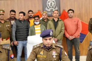 इटावा में पुलिस ने दबोचा अंतर्राज्यीय असलहा तस्कर, दो पिस्टल व तमंचे बरामद: एमपी से लाकर करता था तस्करी