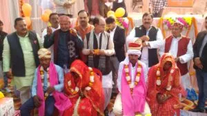 Chandauli News : मुख्यमंत्री सामूहिक विवाह योजना, चकिया ब्लाक में गूंजी शहनाई, एक-दूजे के हुए 17 जोड़े