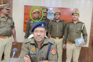 Unnao में असली पुलिस ने पकड़ा नकली पुलिसकर्मी, वर्दी पहनकर वाहन चालकों से करता था वसूली, कोर्ट में किया गया पेश