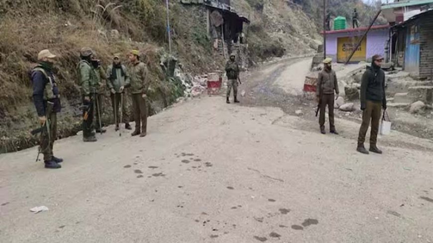 J&K: सेना के जवानों द्वारा कुपवाड़ा पुलिस थाने में घुसकर पुलिस अधिकारियों की पिटाई करने से पांच अधिकारी घायल हो गए।