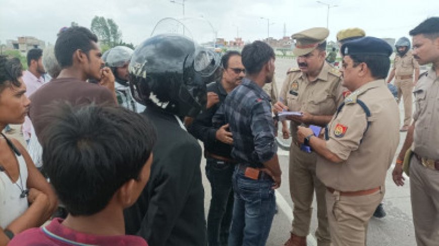 Fatehpur Road Accident: हमीरपुर से बांदा जा रही बाइक में ट्रक ने टक्कर मारी, मां-बेटे की मौत, एक घायल