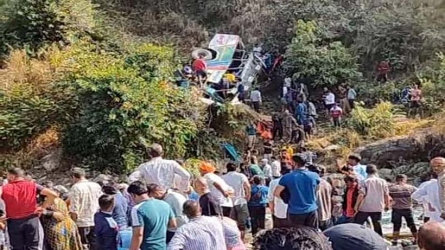 Bus Accident: अल्मोड़ा में बड़ा हादसा, गहरी खाई में गिरी यात्रियों से भरी बस, 20 की मौत!